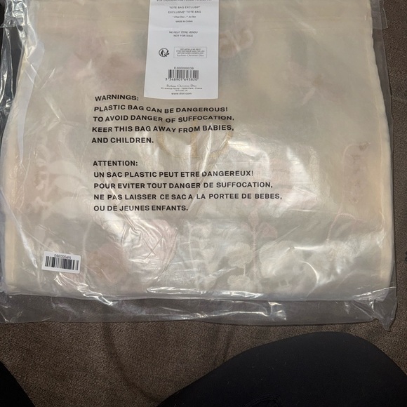 Dior Beauty Butterflies Mesh Tote Bag & Pouch - Picture 2 of 7